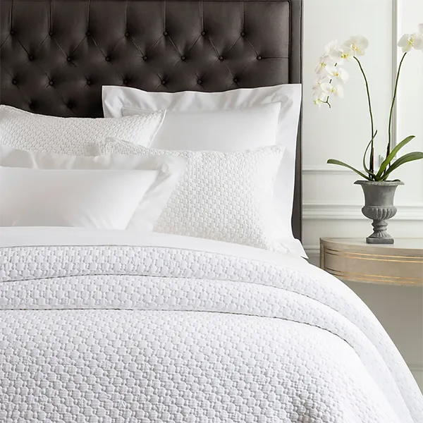 White textured bedding set